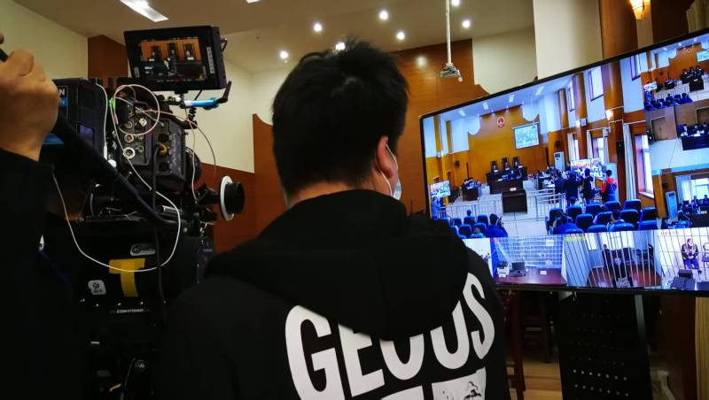 AI生成VS人工创意——仁布县广告片拍摄公司的技术浪漫主义实践